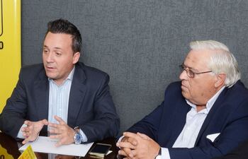 juan-carlos-ruiz-presidente-de-tecnocentro-sa-y-jose-navarro-galvez-consultor-de-inversiones--210753000000-1375549.jpg