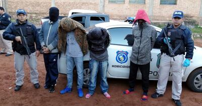 Los cuatro sospechosos detenidos fueron derivados al departamento de Investigaciones de la capital.