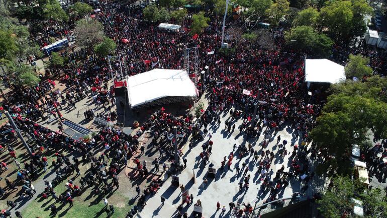 Concentración de colorados en el microcentro.