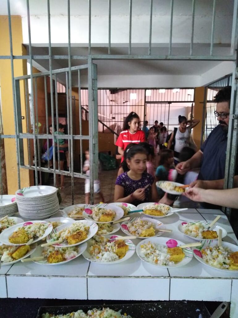 Cada semana en el comedor se sirven más de 1.500 platos.