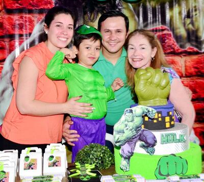 Antony Eduardo Ortiz Fernández festejó sus 5 años con una merienda ofrecida por sus padres, Ana Fernández y Amado Ortiz, en el colegio Nihon Gakko. La profesora Vivi aparece en la foto.