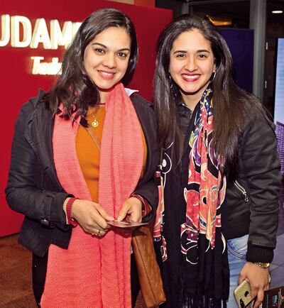 Extrafashion. Pamela Ávalos y Wanda Ávalos.