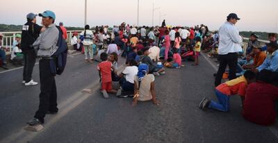 Los nativos cerraron el viernes el Puente Remanso por casi 12 horas causando caos en el tránsito.