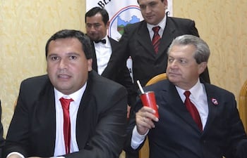 derlis-maidana-i-junto-a-su-correligionario-arturo-martinez-quien-se-habia-ofrecido-para-presidir-la-entidad-binacional-yacyreta--211342000000-556590.jpg