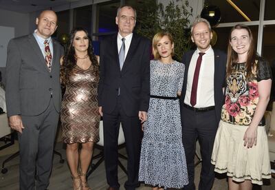 Jan Hoeckle, Myriam Hoeckle; el embajador de Alemania  Claudius  Fischbach.     Elena Bertazzo, Tim Pepper y Cristina Kreiss.