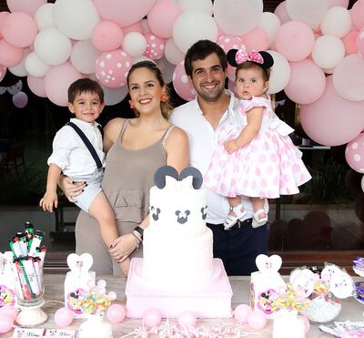 Jimena Domaniczky celebró su primer año de vida con una linda fiestita organizada por sus padres Paola Bresanovich y David Domaniczky, y su hermanito Piero, en su residencia.