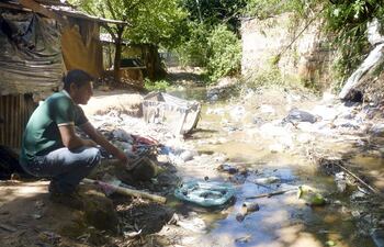 el-arroyo-san-lorenzo-lleva-su-carga-contaminante-al-lago-ypacarai-por-anos-el-matadero-municipal-ha-contaminado-la-cuenca--195053000000-521736.jpg