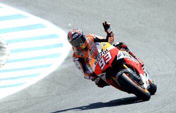 el-piloto-espanol-marc-marquez-celebra-su-espectacular-triunfo-obtenido-ayer-en-el-gran-premio-de-estados-unidos-que-se-disputo-en-el-circuito-de-lag-232716000000-578993.jpg