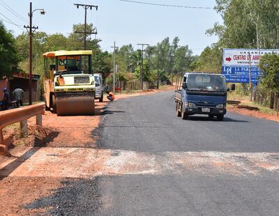 Otro equipo está centrado en el asfaltado de la circunvalación.