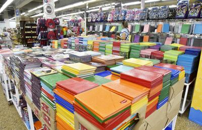 Las tiendas comerciales, como Casa Paraná, llenaron  su stock con todo tipo de útiles escolares con miras a inicio de clases, que mayormente debe darse en la segunda quincena de este mes.