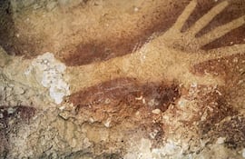 fotografia-facilitada-por-nature-de-las-pinturas-prehistoricas-de-39-000-anos-de-antigedad-descubiertas-en-la-isla-de-celebes-indonesia--150823000000-1141762.JPG