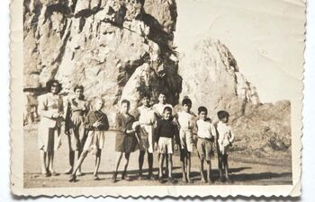 una-imagen-captada-en-1951-cuando-una-congregacion-evangelica-organizo-una-excursion-al-cerro-tacumbu-que-por-entonces-todavia-seguia-en-parte--195132000000-567647.jpg
