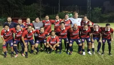 Unión levanta la copa de campeón