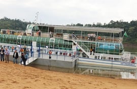 el-paseo-en-el-catamaran-es-parte-del-primer-circuito-turistico-fluvial-habilitado-en-la-region-de-las-tres-fronteras--210145000000-1719413.jpg