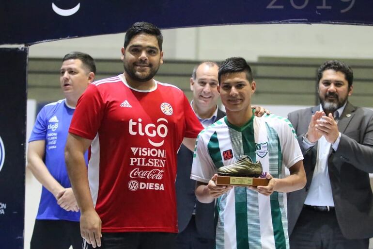 Mateo Monges, goleador del certamen.