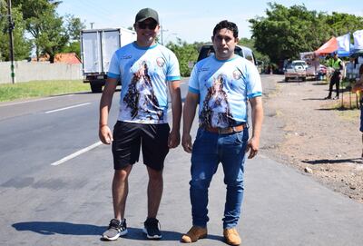 Roberto Ramón Benítez y Rubén Piñánez, amigos esteños, caminaron juntos desde el desvío a San Bernardino.