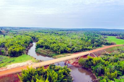 Puente de hormigón de 100 metros de longitud construido en la zona de Itapúa-Caazapá, sobre el río Tebicuary. (Gentileza)