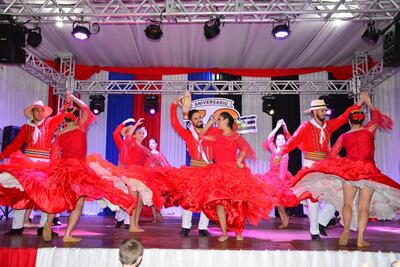 El festival en honor a los pioneros y emancipadores se realizó anoche en el Centro Cultural Municipal.