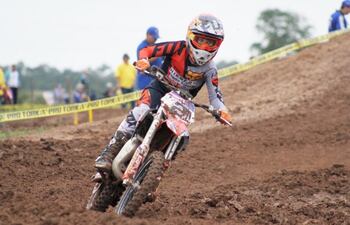 thiago-hiebert-durante-su-ultima-presentacion-en-el-campeonato-paraguayo-de-motocross-disputado-en-el-moto-club-de-loma-plata-donde-habia-vencido-en-210406000000-1836294.jpg