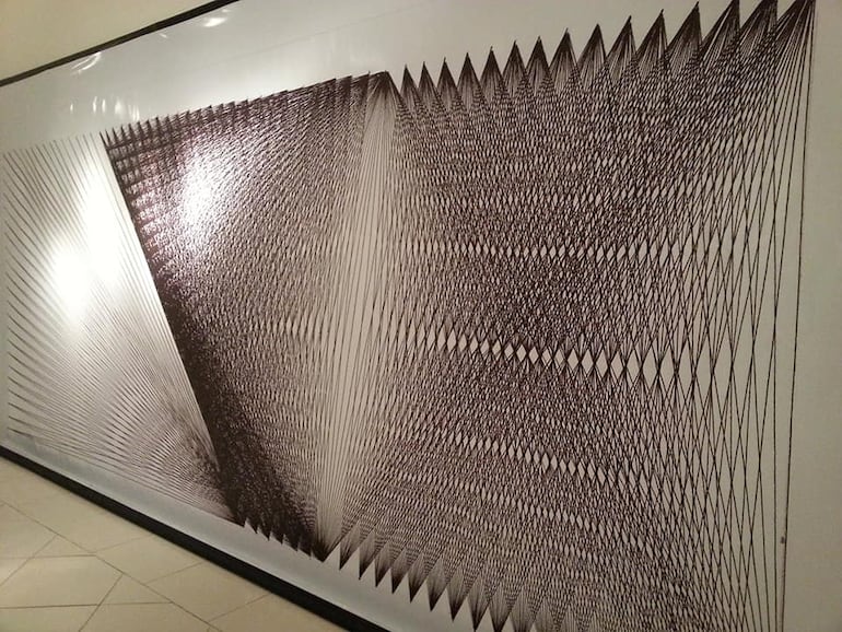 Juego óptico creado por una de las obras ampliadas.