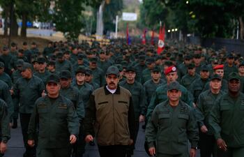 nicolas-maduro-militares-venezuela-112310000000-1829105.JPG