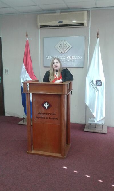La fiscala Liliana Alcaraz en conferencia de prensa.