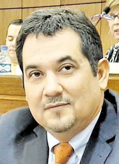 Martín Arévalo (ANR, Añetete), vicepresidente primero de la Cámara de Senadores, dijo que Abdo hará más cambios