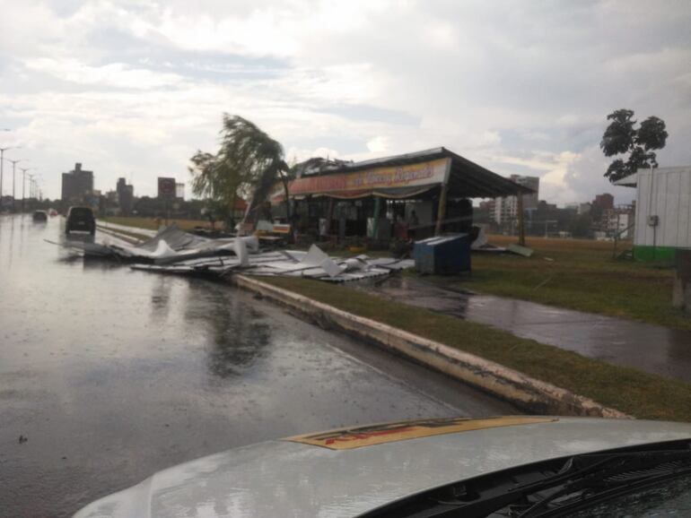 Casillas fueron también afectadas por el viento.