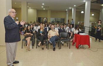 conferencia-sobre-el-cielo-prehispanico-del-paraguay-en-senatur-brindo-blas-servin--203613000000-1628297.jpg