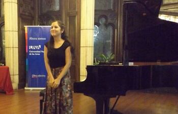 la-pianista-paraguaya-micaela-gonzalez-recibio-un-galardon-de-su-casa-de-estudios-en-buenos-aires--201813000000-1346061.jpg