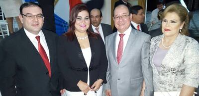 El diputado cartista Tomás Rivas (imputado), su esposa e intendenta de Ybycuí, Carmen Benítez (cartista); el diputado abdista Miguel Cuevas (imputado) junto a su esposa Nancy de Cuevas.