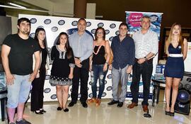 los-ganadores-de-la-campana-regalale-felicidad-a-mama-y-papa-recibieron-sus-premios--211904000000-1620831.jpg