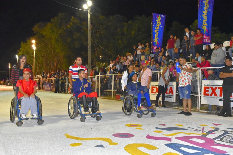 Comparsa inclusiva en el carnaval de Villarrica.