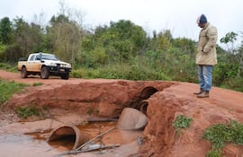 nativos-de-tres-comunidades-de-yasy-cany-piden-al-ministerio-de-obras-publicas-y-comunicaciones-mopc-la-reparacion-de-un-alcantarillado-ubicado-203703000000-1746829.jpg