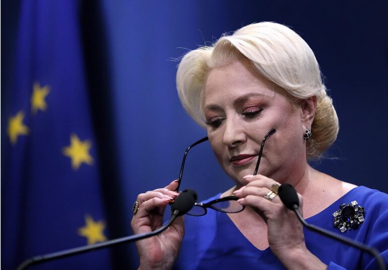 La primera ministra de Rumanía, Viorica Dancila durante una conferencia de prensa sobre el caso de Alexandra.