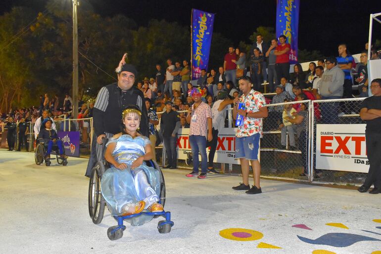 Comparsa inclusiva en el carnaval de Villarrica.