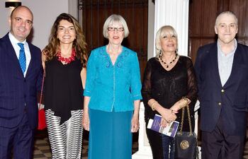 embajador-de-italia-gabriele-annis-graziella-de-annis-mirella-cossovel-myriam-sienra-de-gallarini-y-nicolas-dario-latourrette-bo--200131000000-1642215.jpg