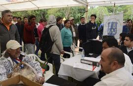 mas-de-300-personas-acudieron-a-la-expoempleo-realizada-ayer-en-el-seminario-metropolitano--192554000000-1458412.jpg
