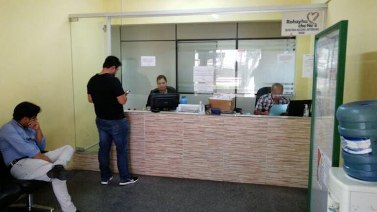 Tras el inconveniente de arranque, la oficina volvió a funcionar sin que se registren largas filas. 