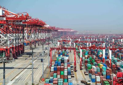 Estados Unidos y China empiezan a cerrar pactos. Donald Trump lo definió como “un acuerdo sustancial en la primera fase”, incluye acuerdos en tema propiedad intelectual y compras de productos agrícolas  por valor de US$ 50.000 millones.