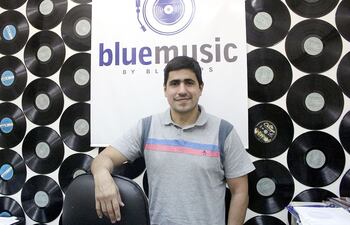 el-productor-walter-riveros-se-encuentra-actualmente-al-frente-de-blue-caps-y-de-su-linea-para-nuevos-artistas-llamada-blue-music--180452000000-1803015.jpg