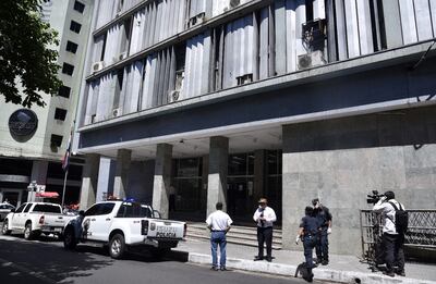 El equipo de Vigilancia del Hospital Barrio Obrero realizó el control de dos funcionarios del MOPC que tenían cuadros febriles. Uno de ellos fue aislado, informó el Ministerio de Salud.