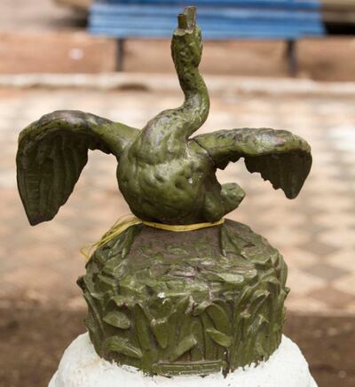 Escultura "El Ganso", robada de la plaza Constitución, ubicada frente a la Comandancia de la Policía Nacional, en el centro de Asunción.