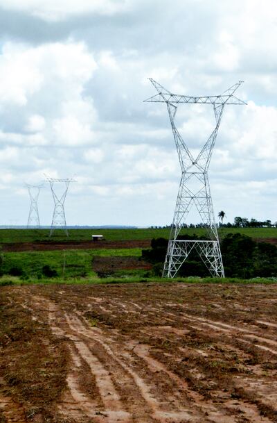 Línea de transmisión de 500.000 voltios, un Talón de Aquiles del sector eléctrico paraguayo en construcción.