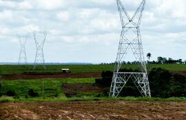 Línea de transmisión de 500.000 voltios, un Talón de Aquiles del sector eléctrico paraguayo en construcción.