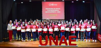 Estudiantes beneficiarios del programa de becas.
