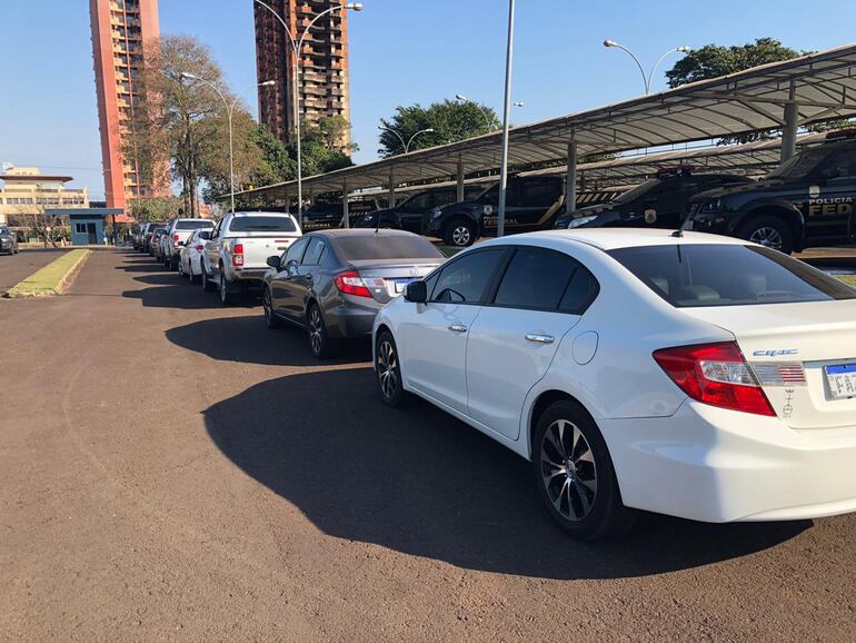 Vehículos incautados durante el operativo.