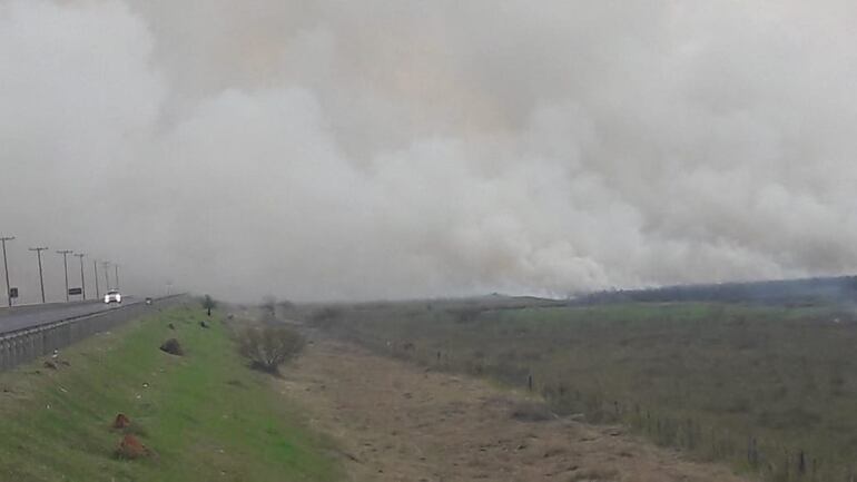 Quema de pastizales en Arroyos y Esteros.