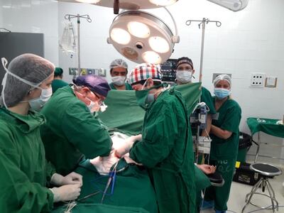 Parte del equipo humano que participó de este complejo trasplante.