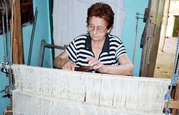 la-artesana-relato-que-aprendio-a-tejer-cuando-tenia-doce-anos-y-pudo-sacar-adelante-a-sus-hijos-con-este-arte--192956000000-1648568.jpg